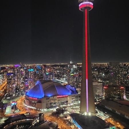 Two Bd Cn Tower And Lake Ontario View Toronto Exterior foto