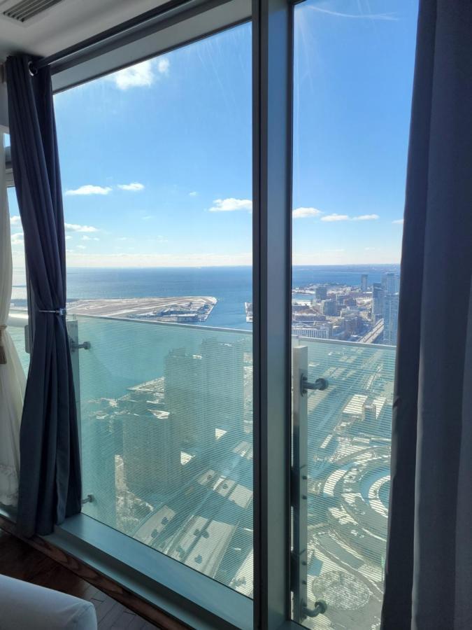 Two Bd Cn Tower And Lake Ontario View Toronto Exterior foto