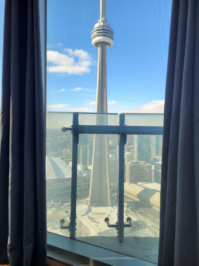 Two Bd Cn Tower And Lake Ontario View Toronto Exterior foto
